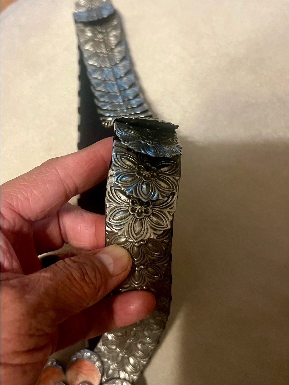 Vintage Floral Concho Stretch Belt in Peach and Silver - Picture 4 of 5